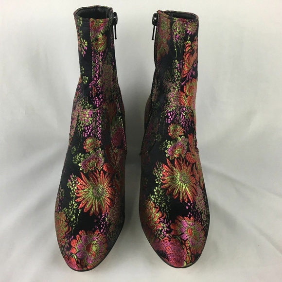 Steve Madden | Shoes | Steve Madden Saniav Tapestry Side Zip  Steve Madden SaniaV Tapestry Side Zip Heel Boots 6